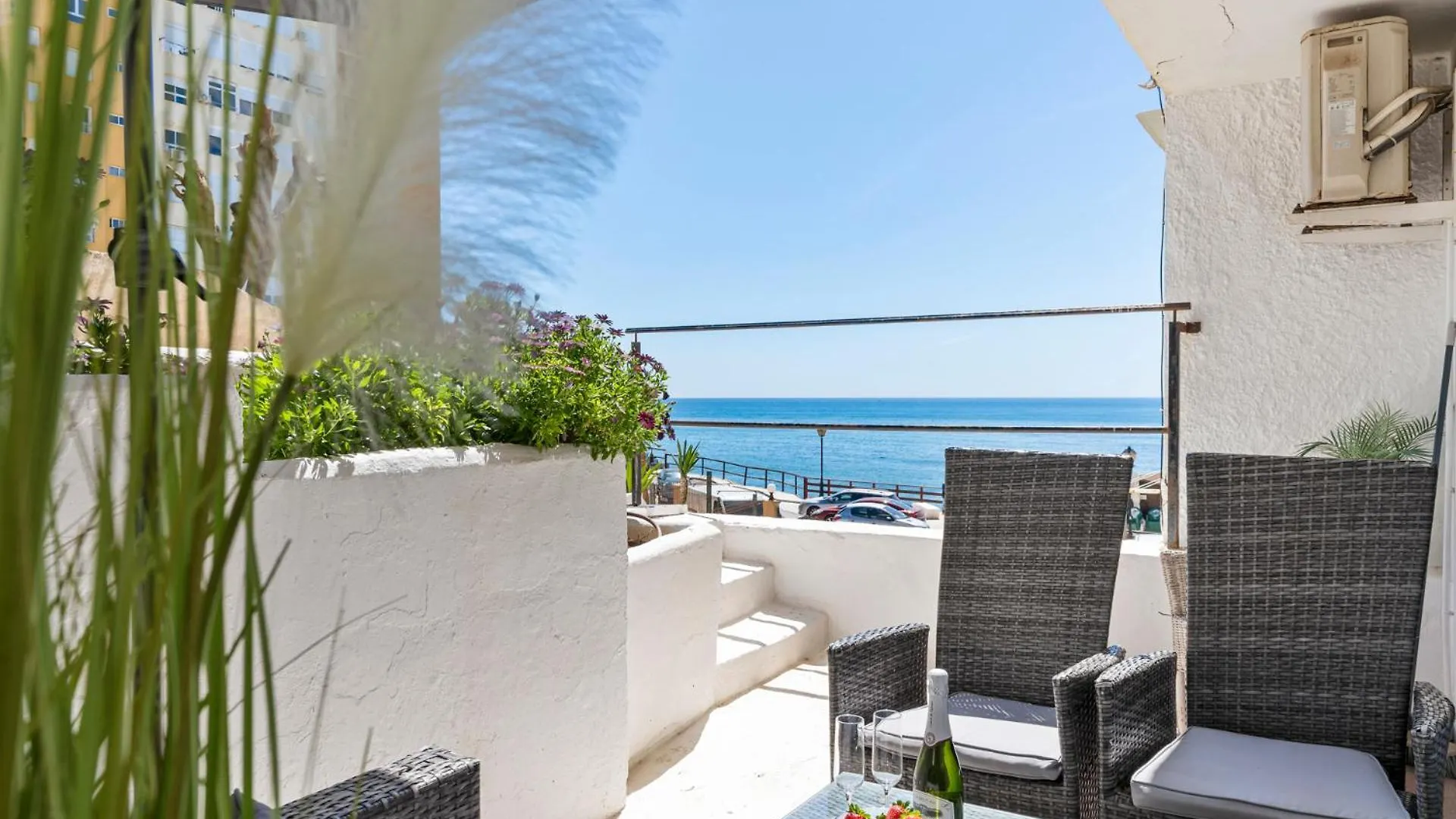 Beachfront Calahonda Apartment By Costarentals - Ref 89 Sitio de Calahonda