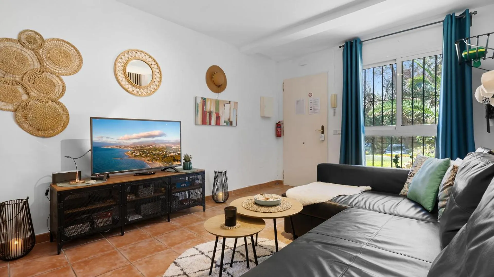 Beachfront Calahonda Apartment By Costarentals - Ref 89 Sitio de Calahonda